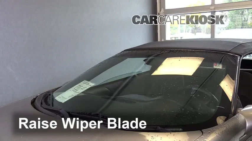 2002 Chevrolet Camaro 3.8L V6 Convertible Balais essuie-glace avant Changer les balais des essuie-glace